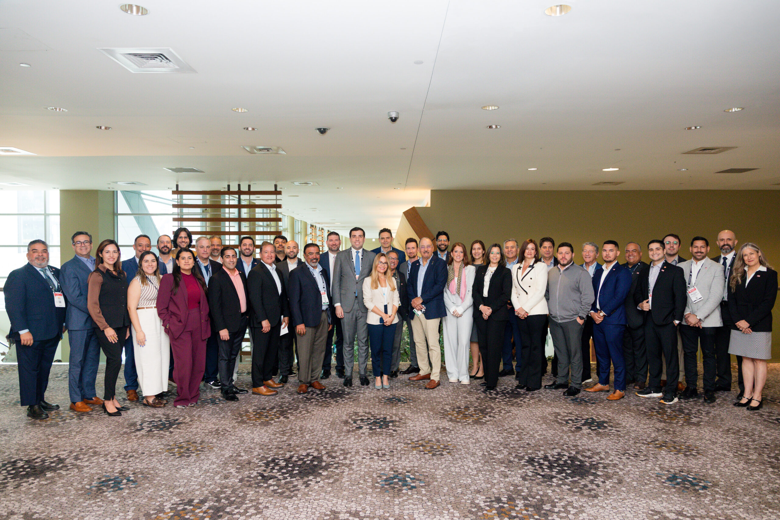La delegación compuesta por más de 50 representantes del sector público y privado, incluidos líderes de Amgen, AbbVie y CytoImmune, tiene previsto participar en más de 100 reuniones con empresas que exploran expandirse o reubicarse en Puerto Rico.