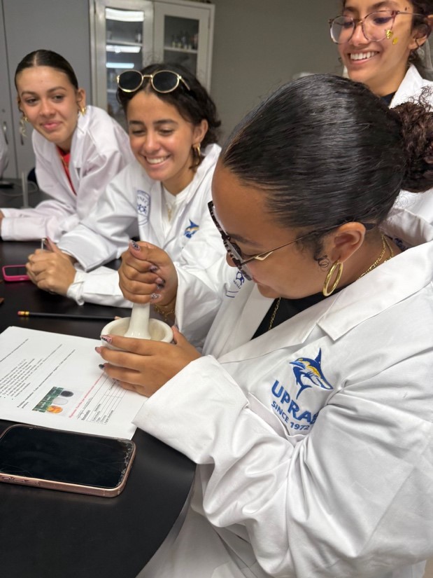 Durante el campamento HEROs MSEIP CONNECT, 27 estudiantes de escuela superior exploraron fundamentos en ciencias, matemáticas e ingeniería mediante talleres prácticos y mentoría universitaria