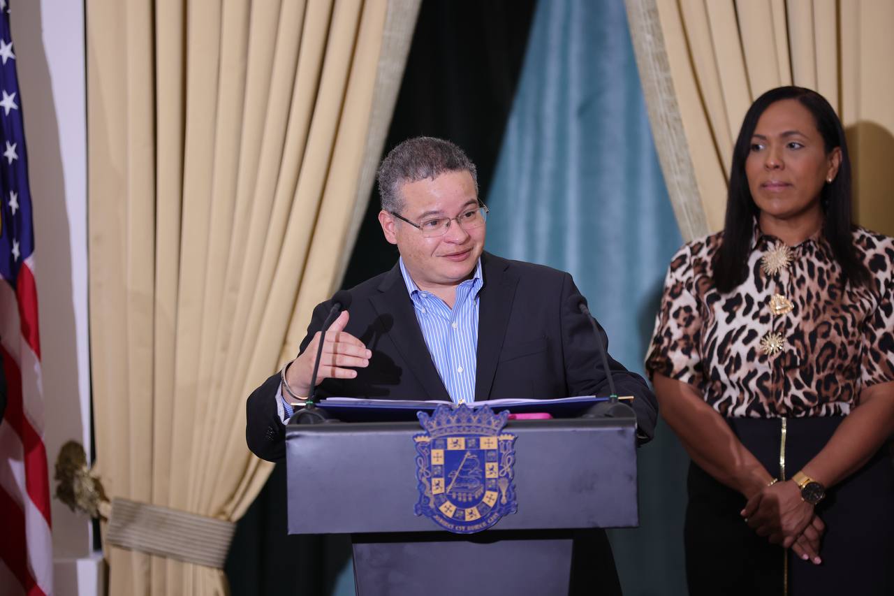 El secretario de Salud, doctor Víctor Ramos Otero