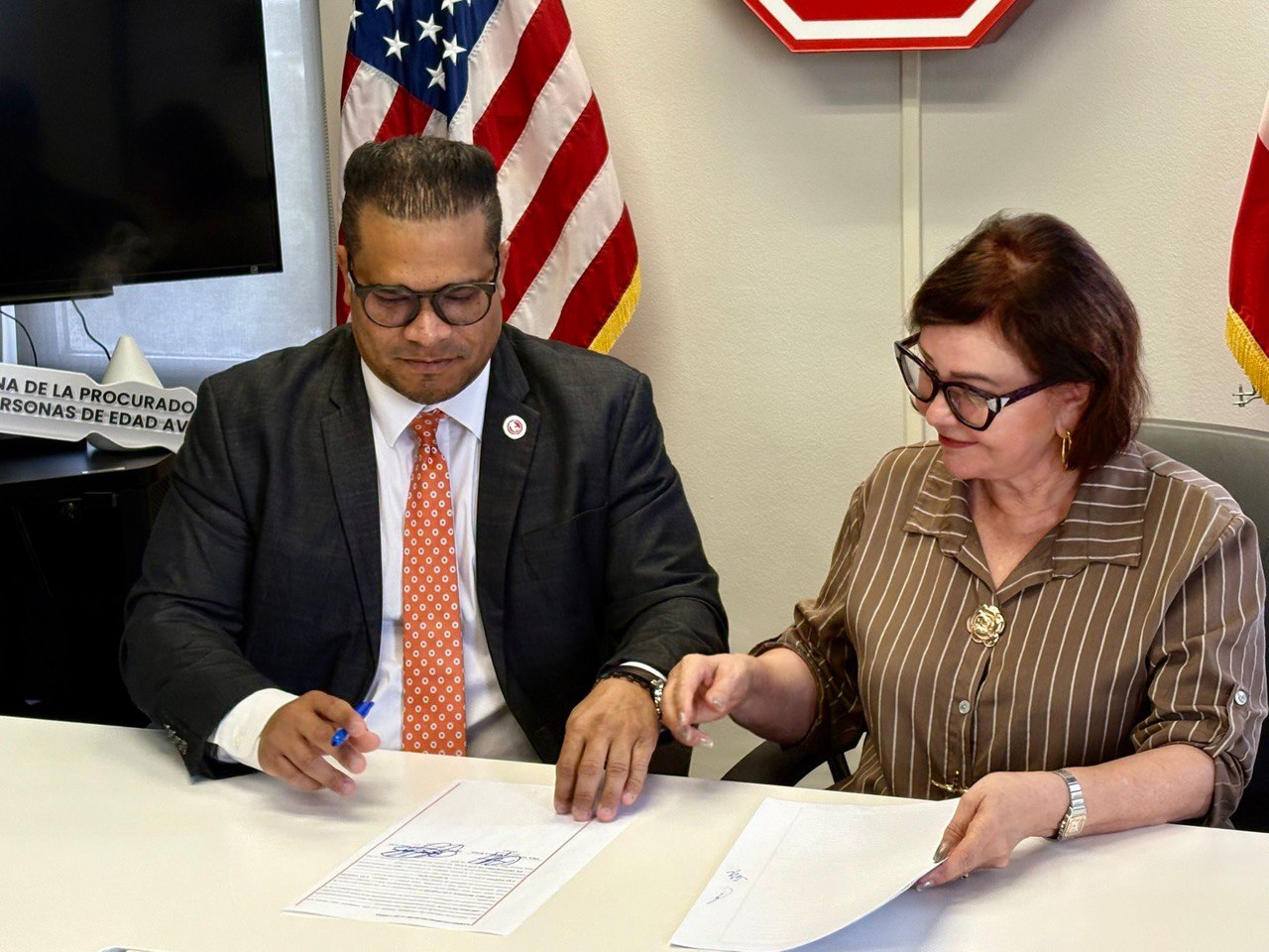 José Memo Gonzalez (Director CST) y Dra. Yolanda Varela Rosa (Procuradora de OPPEA)