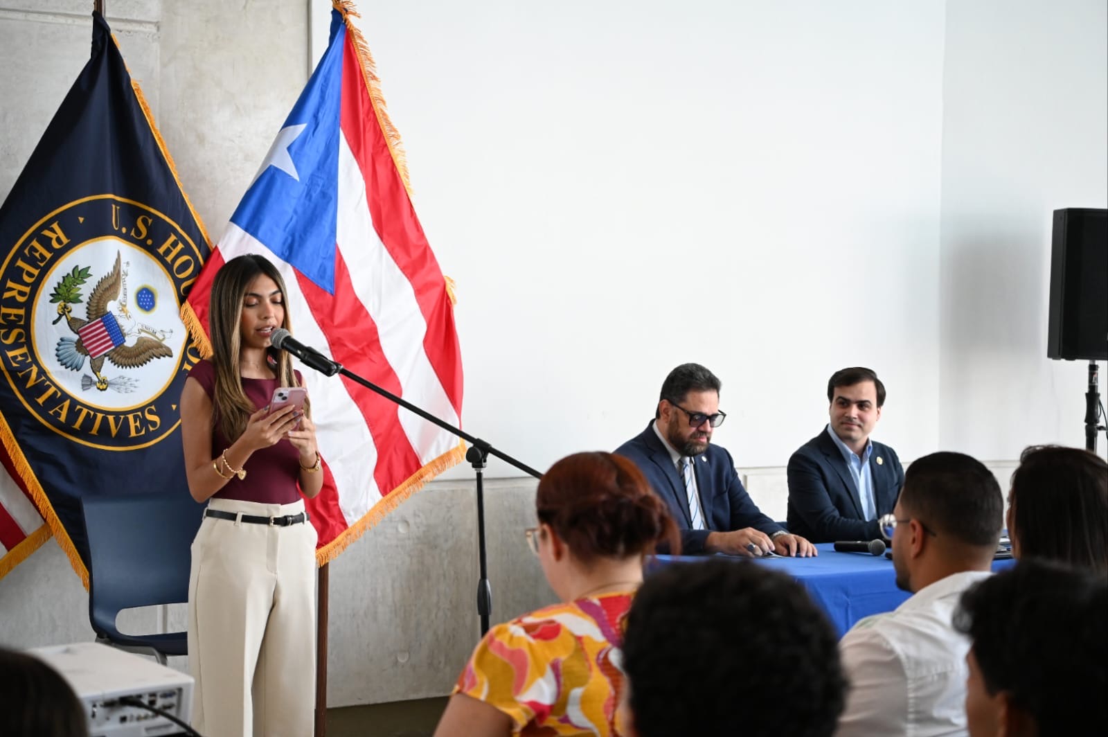  Inicia conversatorio del Comisionado Residente con estudiantes de La Católica