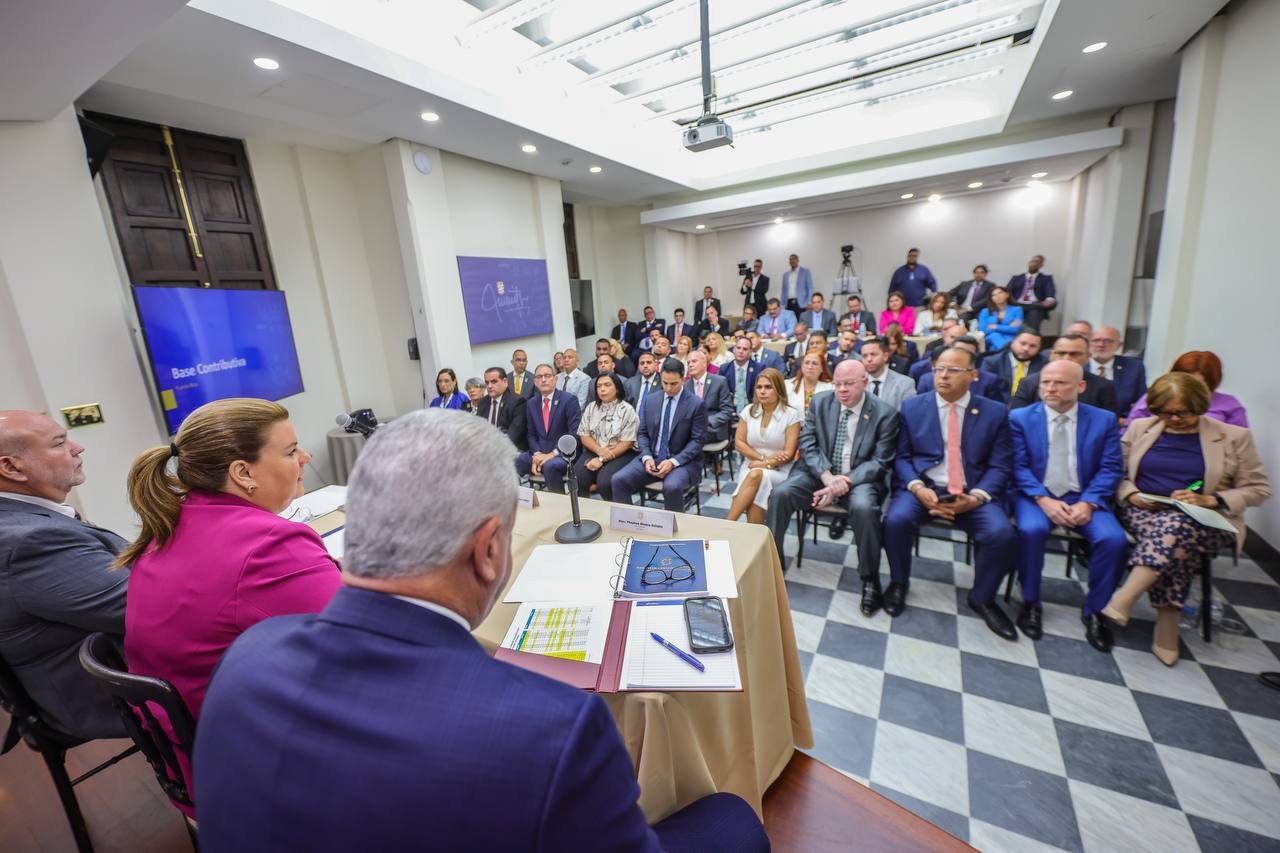 La gobernadora Jenniffer González Colón reunió a la Conferencia Legislativa para discutir el calendario legislativo de la Segunda Sesión Ordinaria de la 20ma Asamblea Legislativa.