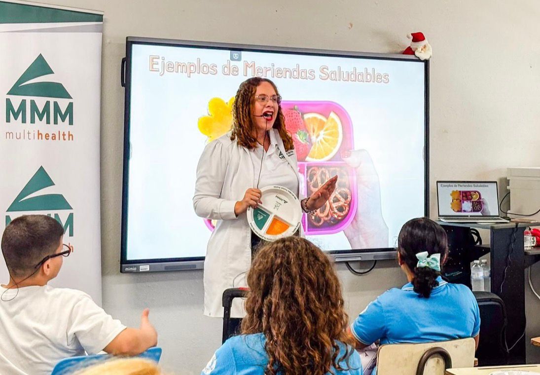 La Presidenta de MMM Multihealth Solange De Lahongrais junto a la nutricionista pediatrica Lic. Sinigaglia - Suministrada