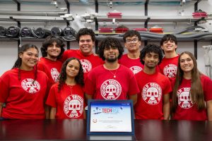 Foto grupal de los estudiantes que componen el equipo de NASA TECH Rise - Suministrada