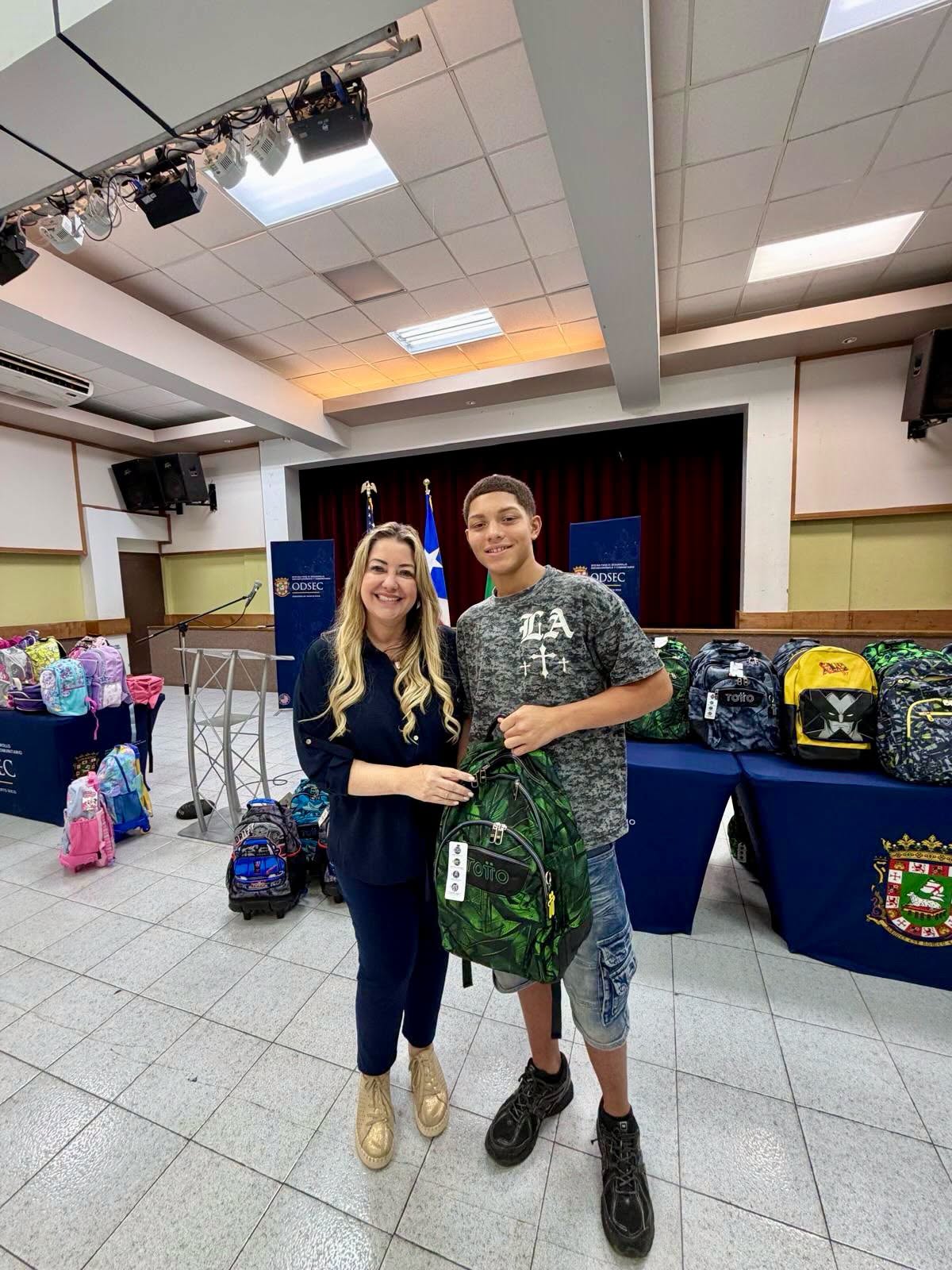 Se distribuyeron bultos escolares a 35 niños y 26 niñas, como parte de los esfuerzos para apoyar el regreso a clases de estudiantes viequenses.