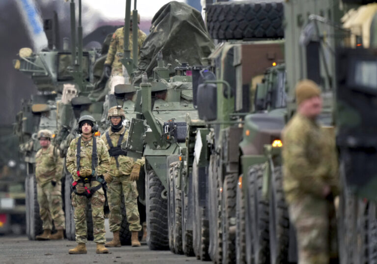 La OTAN confirma la retirada de 5.000 soldados de EE UU en Europa: Trump repliega fuerzas