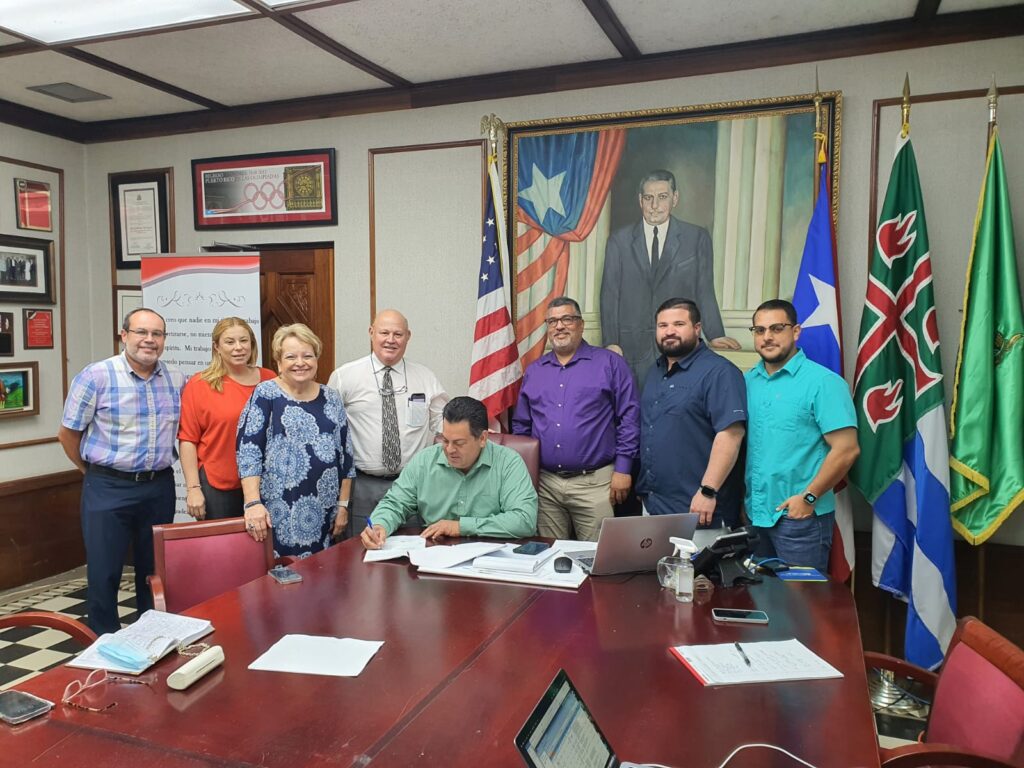 Municipio de de Mayagüez y la LAI firman contrato del Festival