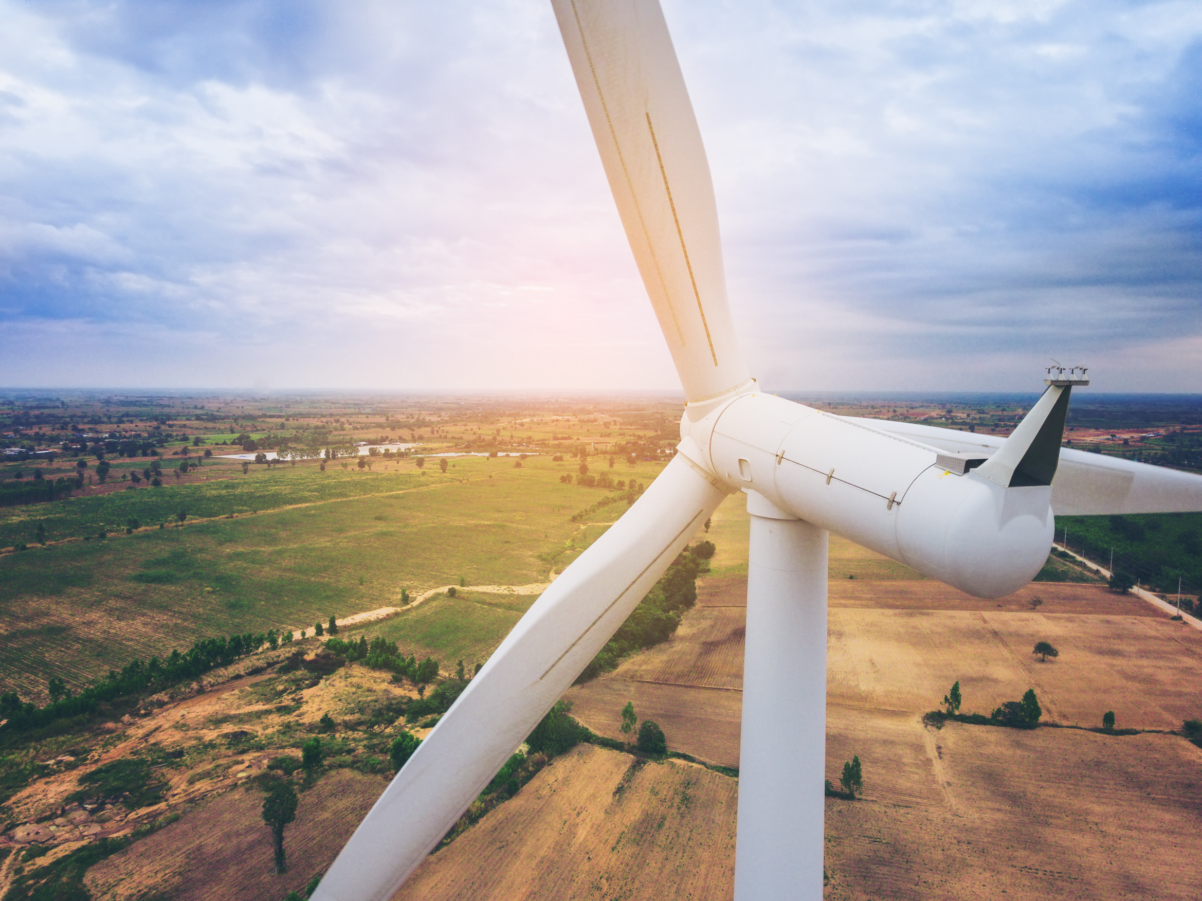 La energía eólica toma vuelo, pero los fabricantes de turbinas sienten la  presión - The New York Times