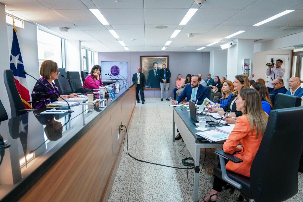 En esta ocasión se pasó revista sobre la asignación de partidas al componente del Departamento de la Familia (DF) que asciende a $3,779,637,000 billones y a la Comisión Estatal de Elecciones (CEE) que tiene uno recomendado de $32,400,000 millones y es menor al solicitado.