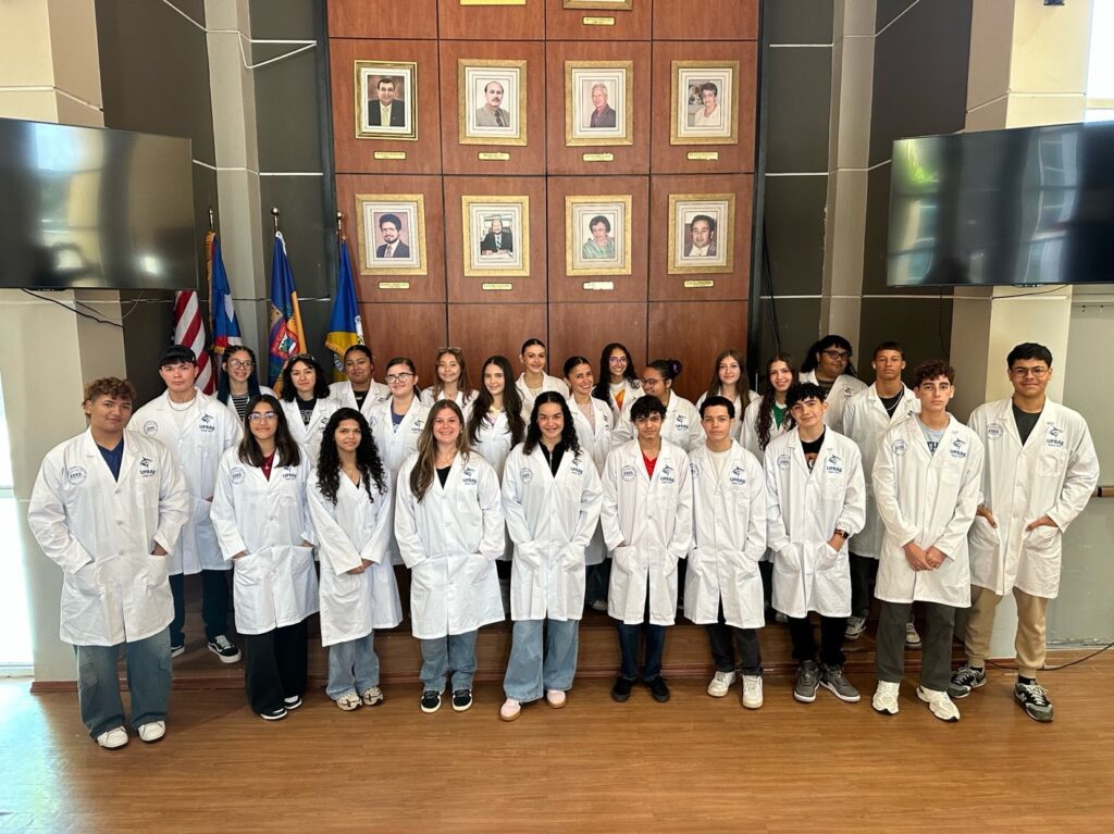 Durante el campamento HEROs MSEIP CONNECT, 27 estudiantes de escuela superior exploraron fundamentos en ciencias, matemáticas e ingeniería mediante talleres prácticos y mentoría universitaria