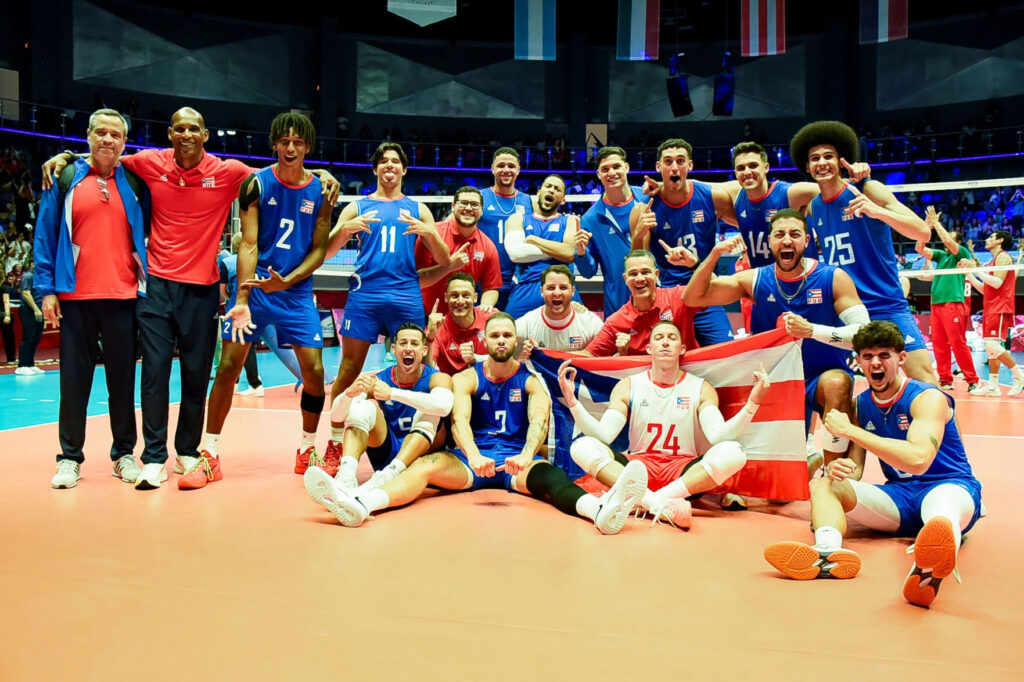 En una remontada cargada de pasión y resiliencia, el sexteto boricua venció a México en cinco intensos parciales: 23-25, 25-21, 22-25, 25-17 y 15-9.