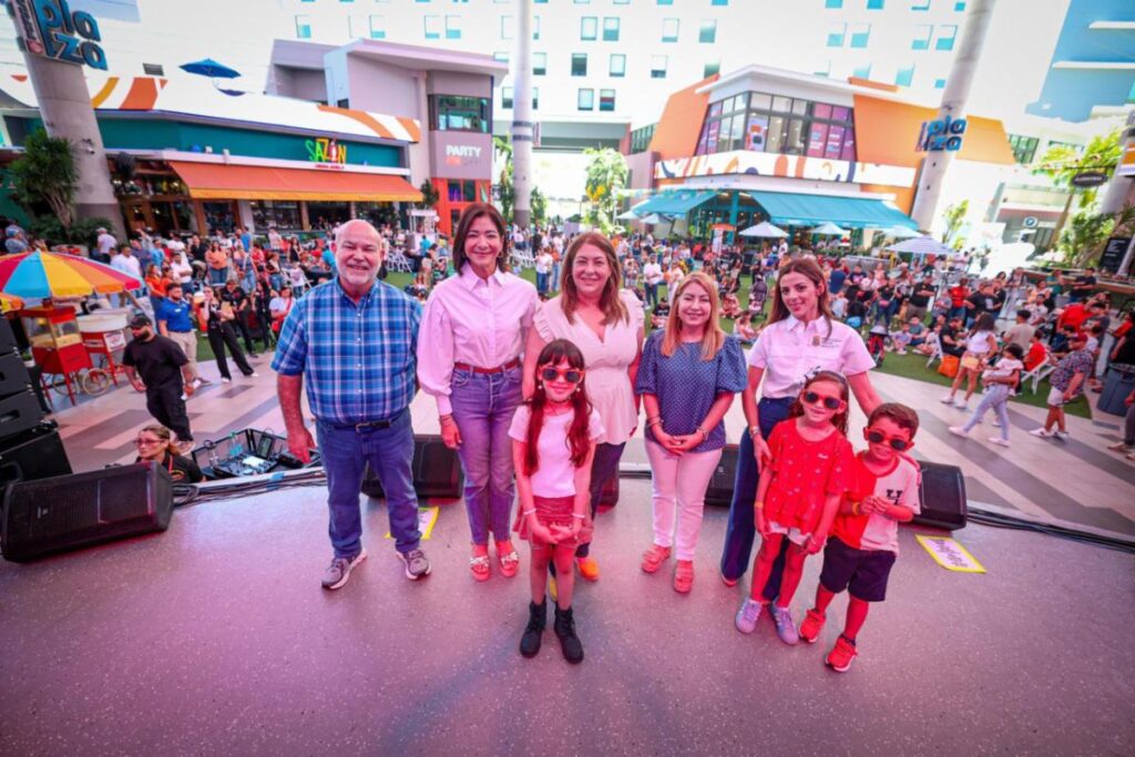 Evento en el Distrito T-Mobile reunió a cientos de padres e hijos con espectáculos, música y actividades interactivas - Suministrada