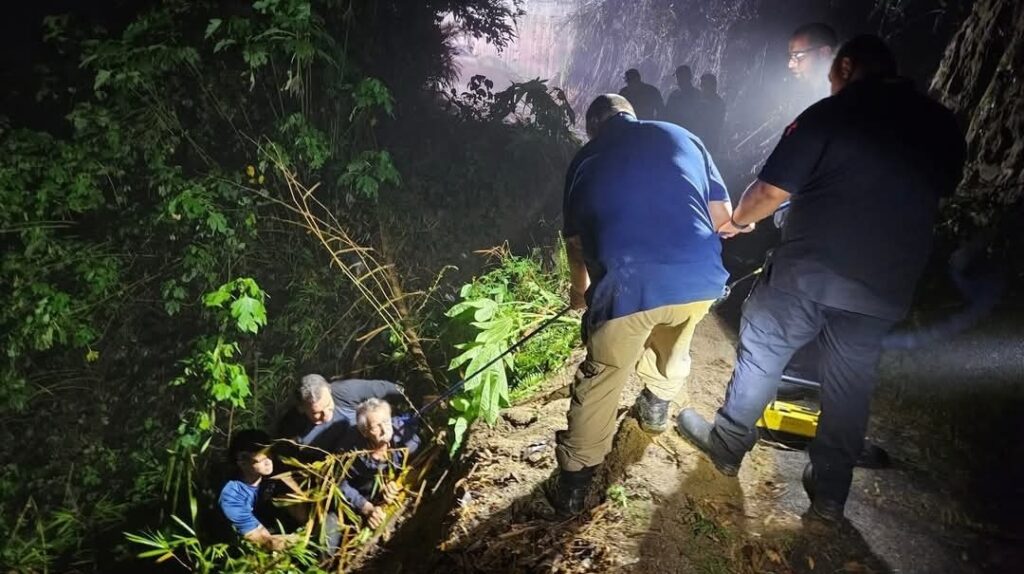 Andrés Soto Maldonado, de 81 años, caminaba por el lugar antes mencionado, cuando cayó por un barranco.
