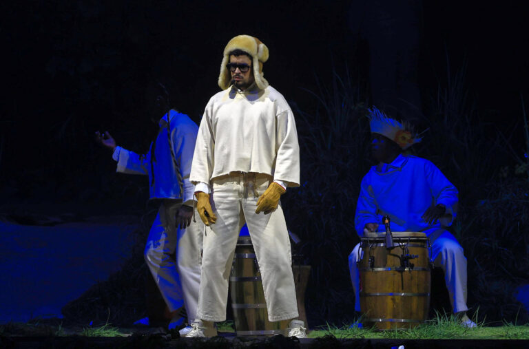 Bad Bunny es nombrado el hispano que más defendió el español en EEUU en 2025