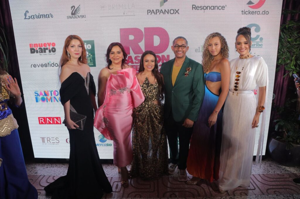 Esta colaboración no solo impulsa la moda en ambas islas, sino que abre una ventana para fortalecer la industria creativa caribeña en escenarios globales.