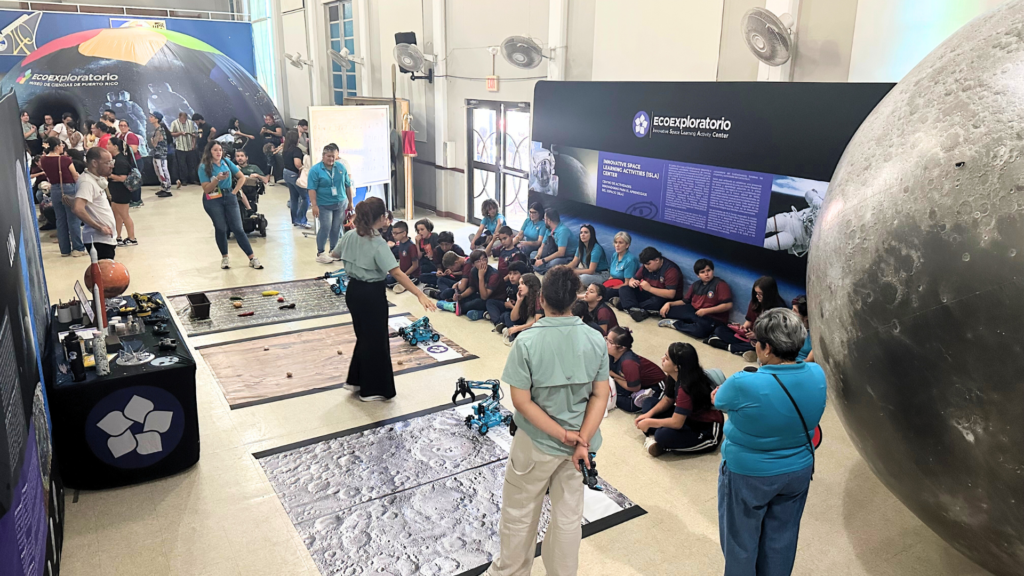 El evento se compuso de varias estaciones experimentales de las ciencias aeronáuticas y aeroespaciales