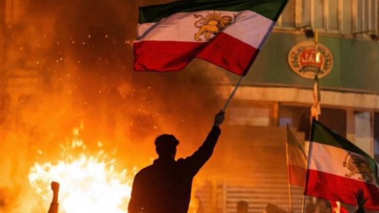 Cómo son las protestas en Irán: represión armada, miles de muertos y un país aislado sin Internet