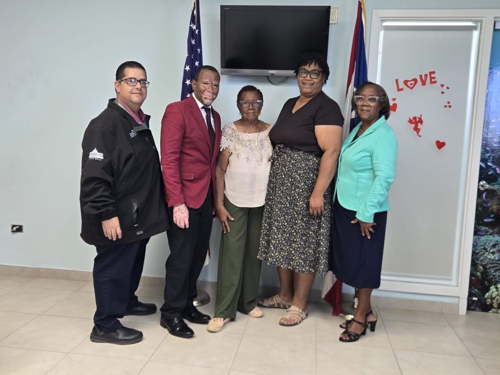 Portavoces de Parcelas Suárez en la reunión - Suministrada