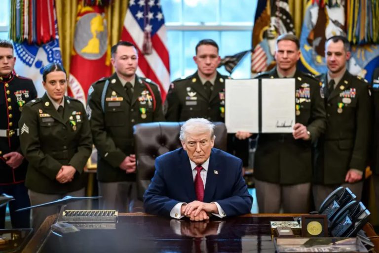 Trump eleva la presión por Groenlandia y amenaza con aranceles a los países que no respalden su plan