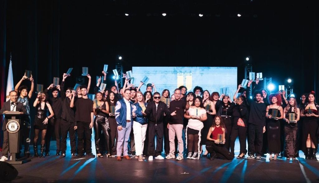 San Juan Urbano celebra los logros de su primera generación de estudiantes